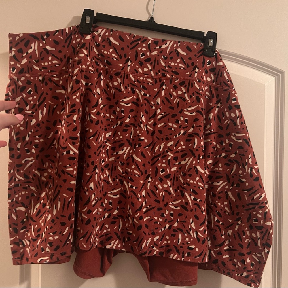 Old Navy Women’s PowerSoft Skort - Rust Print